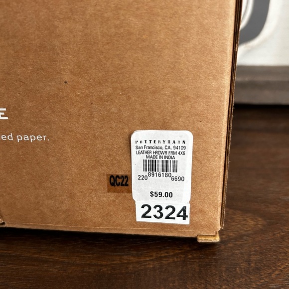 2 pottery barn LEATHER & HARDWARE 4×6 new frames. New in box - Picture 6 of 7